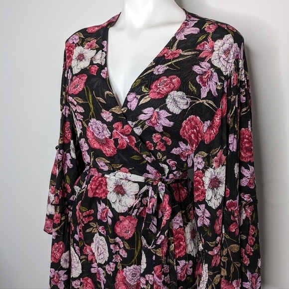NWOT Billabong black pink floral wrap robe cover up M/L - Picture 3 of 10